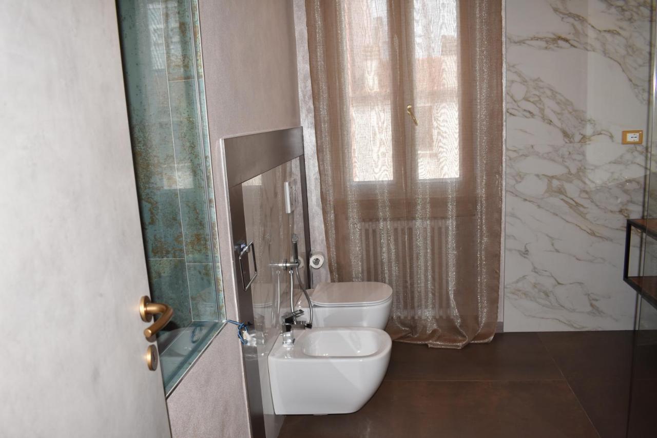 Garda Fantasy Apartment - Jacuzzi Ντεζεντσάνο ντελ Γκάρντα Εξωτερικό φωτογραφία