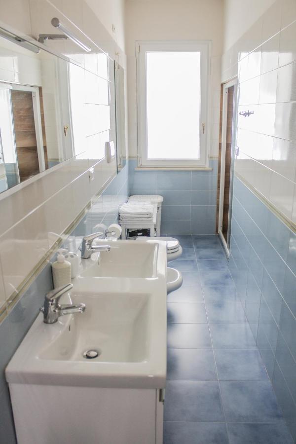 Garda Fantasy Apartment - Jacuzzi Ντεζεντσάνο ντελ Γκάρντα Εξωτερικό φωτογραφία