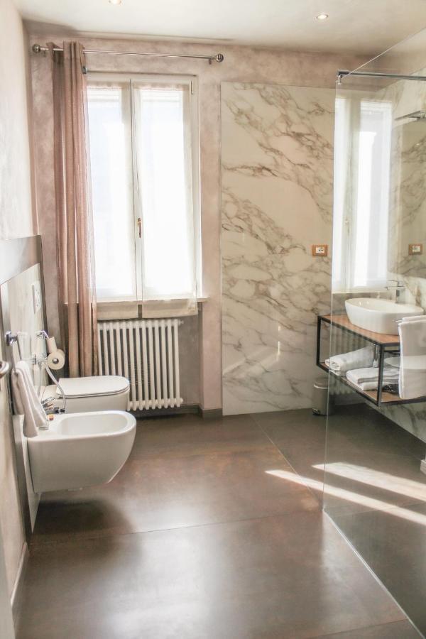 Garda Fantasy Apartment - Jacuzzi Ντεζεντσάνο ντελ Γκάρντα Εξωτερικό φωτογραφία