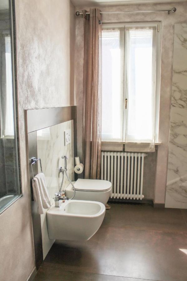Garda Fantasy Apartment - Jacuzzi Ντεζεντσάνο ντελ Γκάρντα Εξωτερικό φωτογραφία