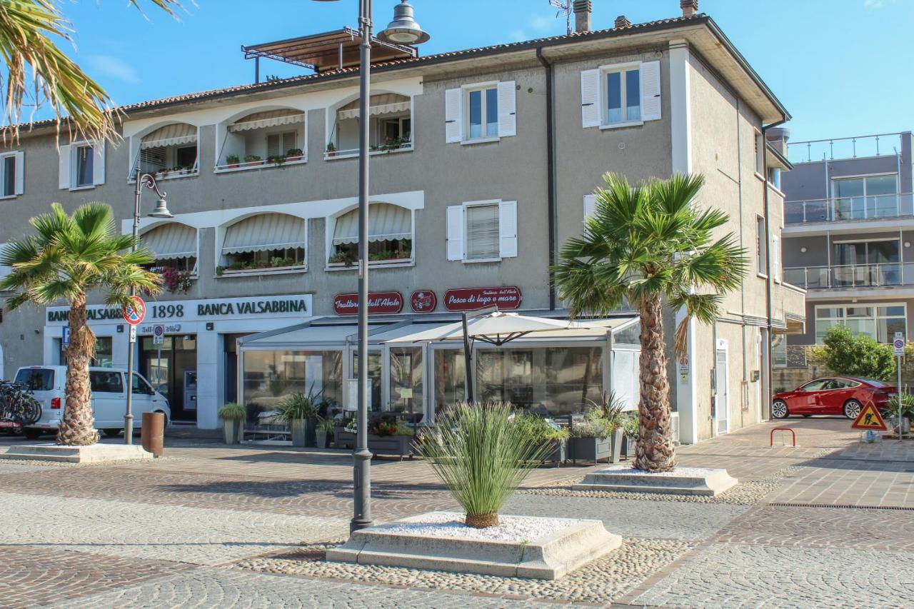 Garda Fantasy Apartment - Jacuzzi Ντεζεντσάνο ντελ Γκάρντα Εξωτερικό φωτογραφία