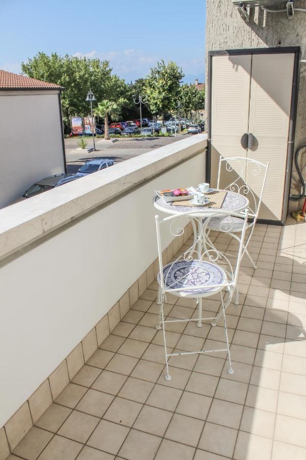 Garda Fantasy Apartment - Jacuzzi Ντεζεντσάνο ντελ Γκάρντα Εξωτερικό φωτογραφία