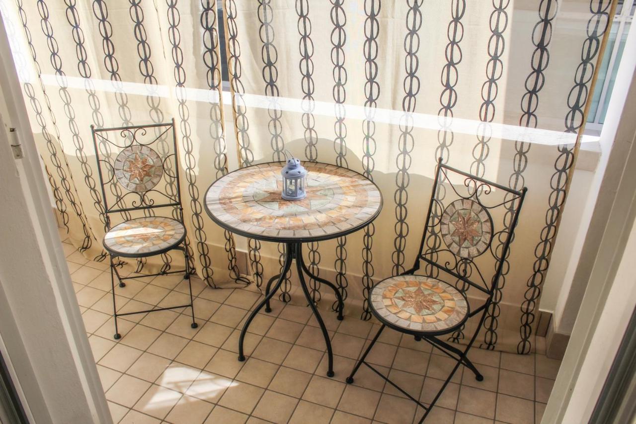 Garda Fantasy Apartment - Jacuzzi Ντεζεντσάνο ντελ Γκάρντα Εξωτερικό φωτογραφία