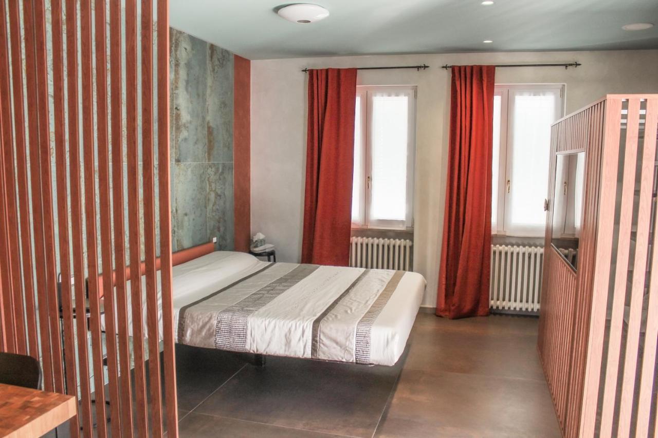 Garda Fantasy Apartment - Jacuzzi Ντεζεντσάνο ντελ Γκάρντα Εξωτερικό φωτογραφία