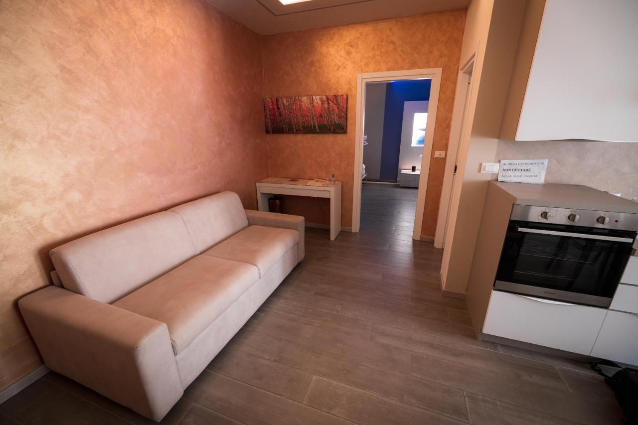 Garda Fantasy Apartment - Jacuzzi Ντεζεντσάνο ντελ Γκάρντα Εξωτερικό φωτογραφία