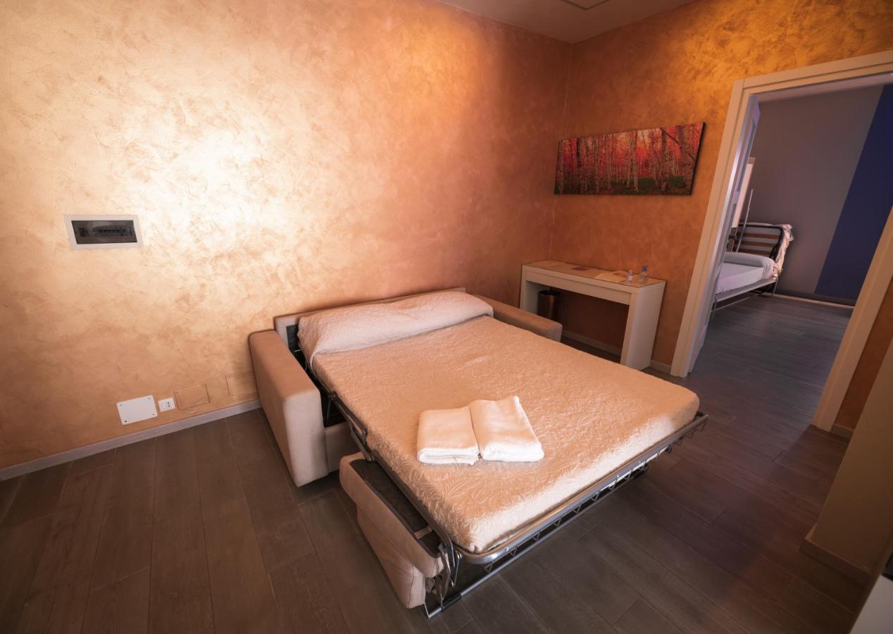 Garda Fantasy Apartment - Jacuzzi Ντεζεντσάνο ντελ Γκάρντα Εξωτερικό φωτογραφία