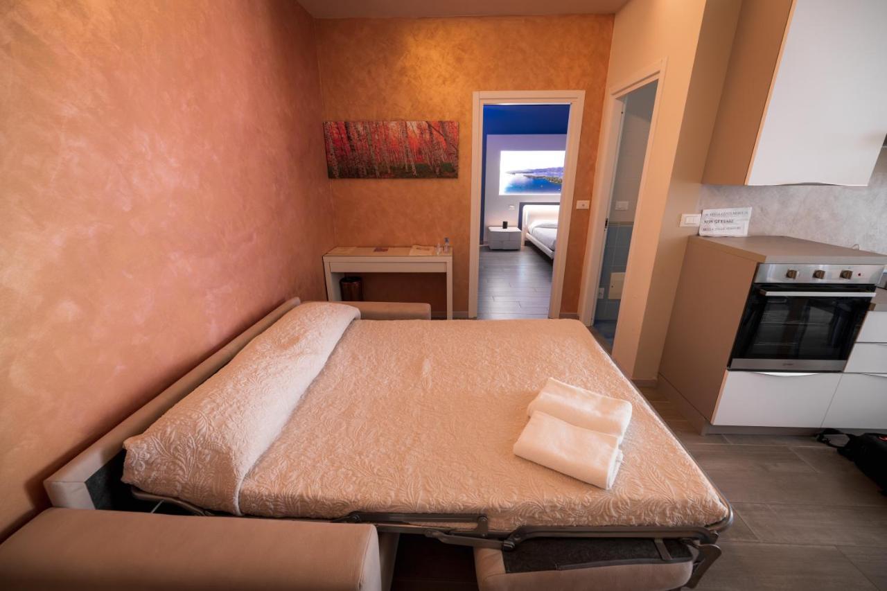 Garda Fantasy Apartment - Jacuzzi Ντεζεντσάνο ντελ Γκάρντα Εξωτερικό φωτογραφία